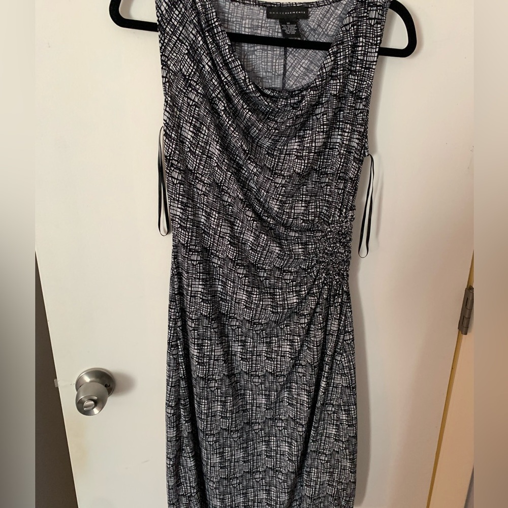 Black white dress. Sleeveless   Fabrics cascades to hip medium